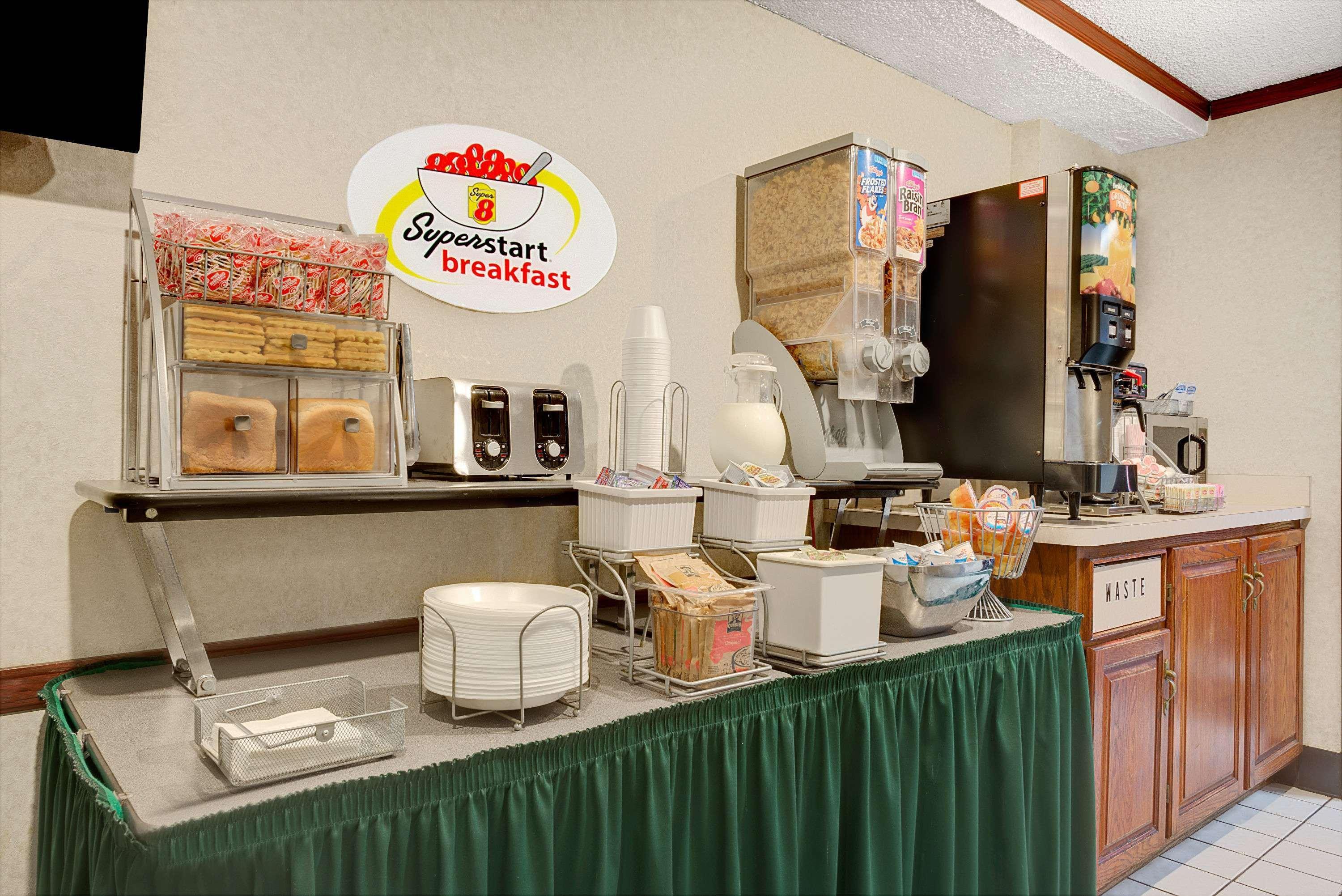 Super 8 By Wyndham Kenmore/Buffalo/Niagara Falls Area Extérieur photo