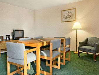 Super 8 By Wyndham Kenmore/Buffalo/Niagara Falls Area Extérieur photo