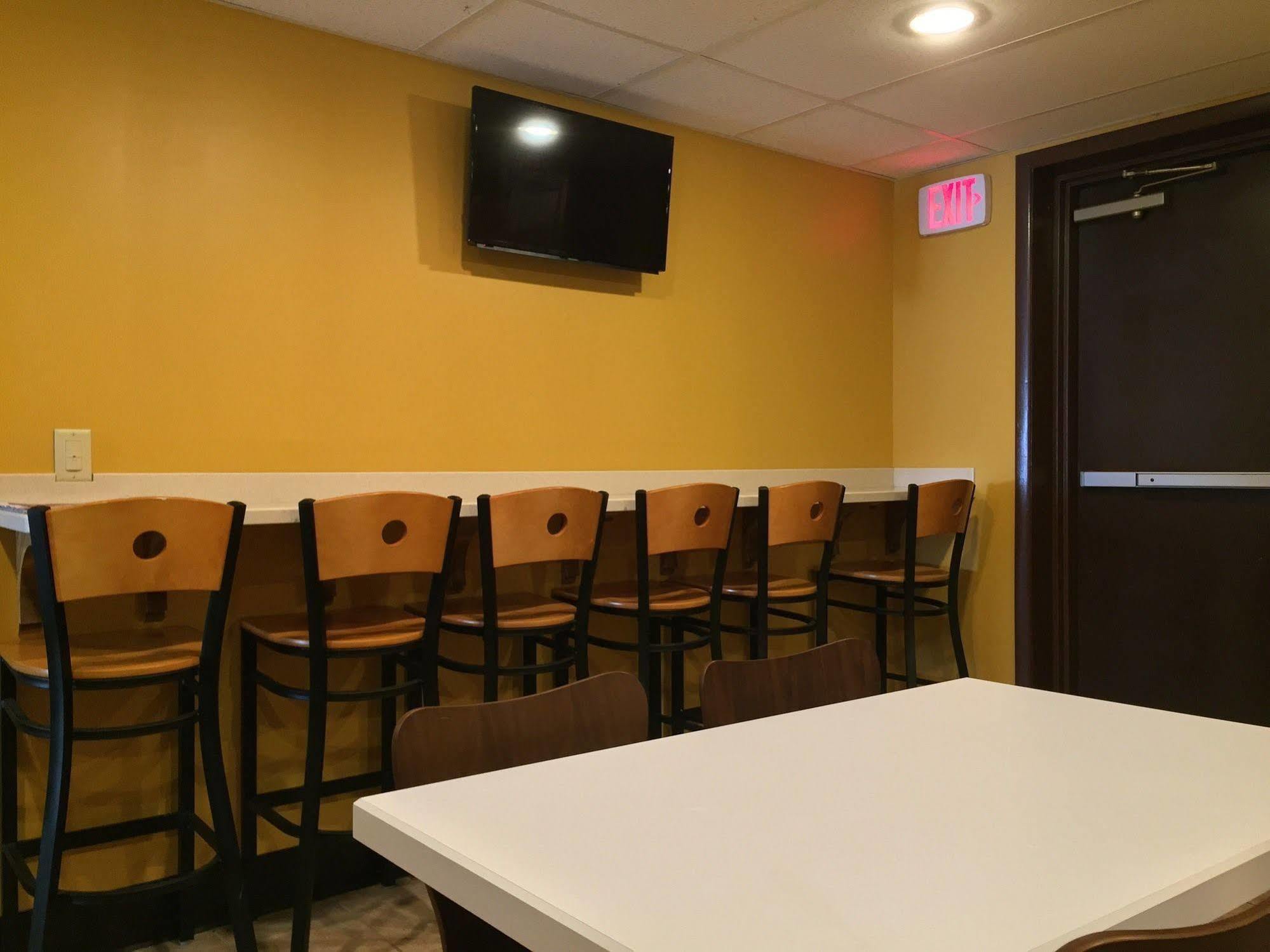 Super 8 By Wyndham Kenmore/Buffalo/Niagara Falls Area Extérieur photo
