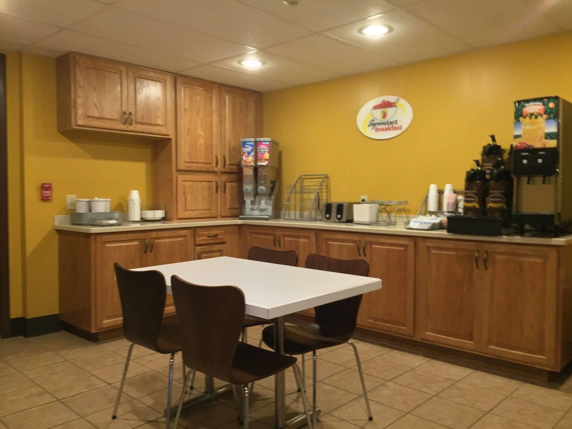 Super 8 By Wyndham Kenmore/Buffalo/Niagara Falls Area Extérieur photo